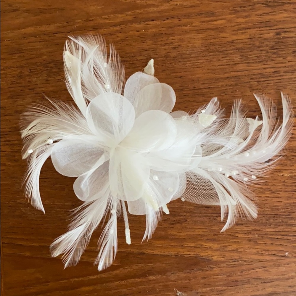 Organza and Feather Bridal Veil Hair Accessory